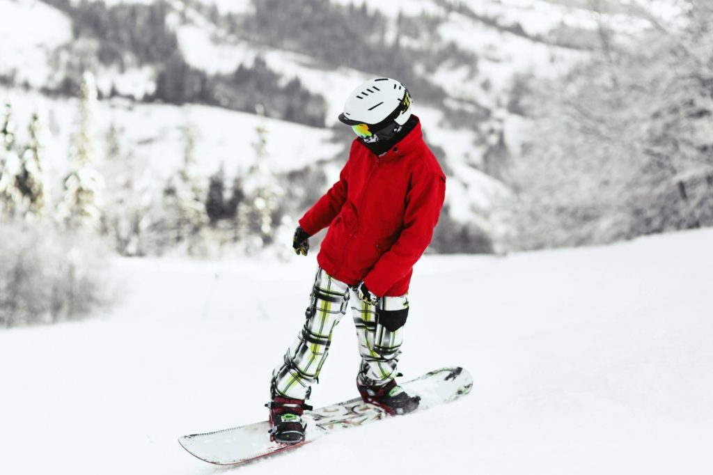 Snowboarder sur les pistes