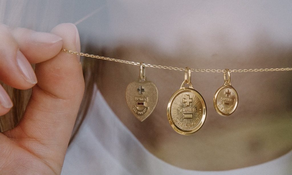 Close up médaille d'amour